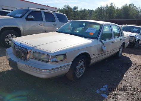 1995 Lincoln Town Car Cartier z USA, uszkodzony, nr VIN 1LNLM83W1SY630125